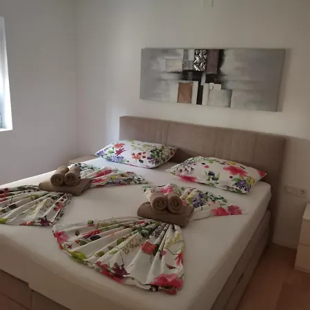 Apartment Tribunj S1 *